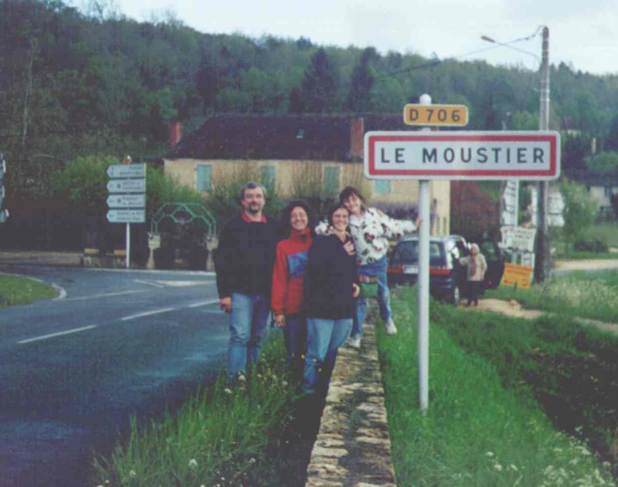 Le Moustier, Aprile 2000
